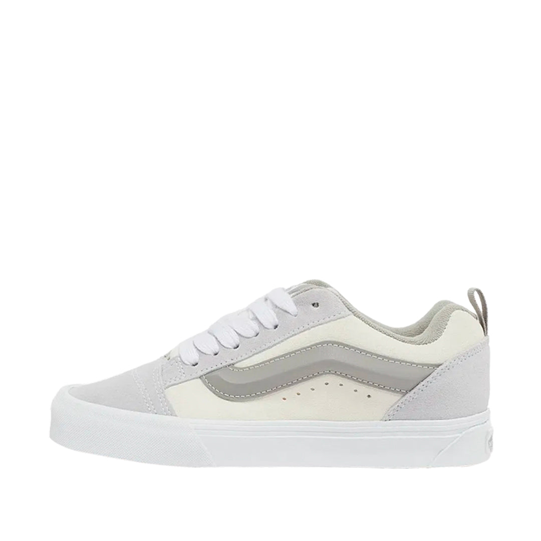 Tennis Knu Skool unisex color gris y negro