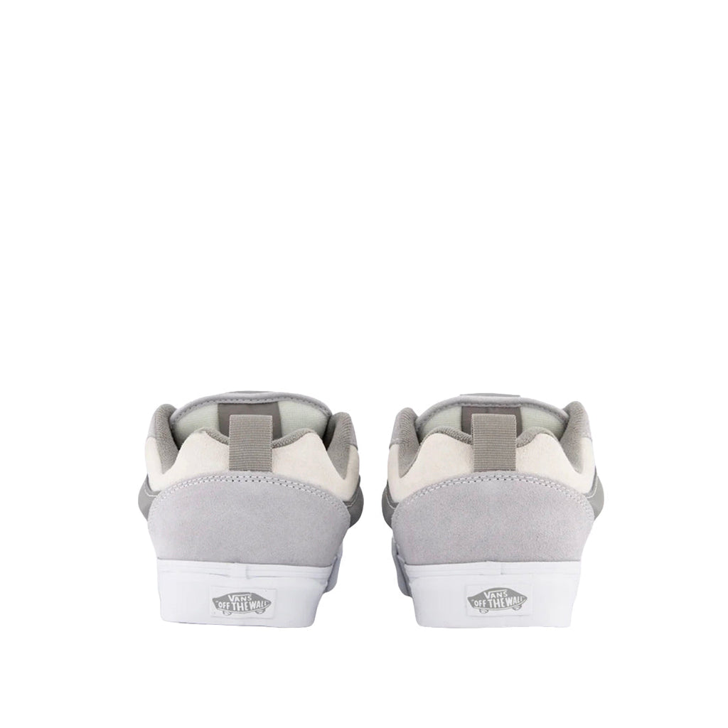 Tennis Knu Skool unisex color gris y negro