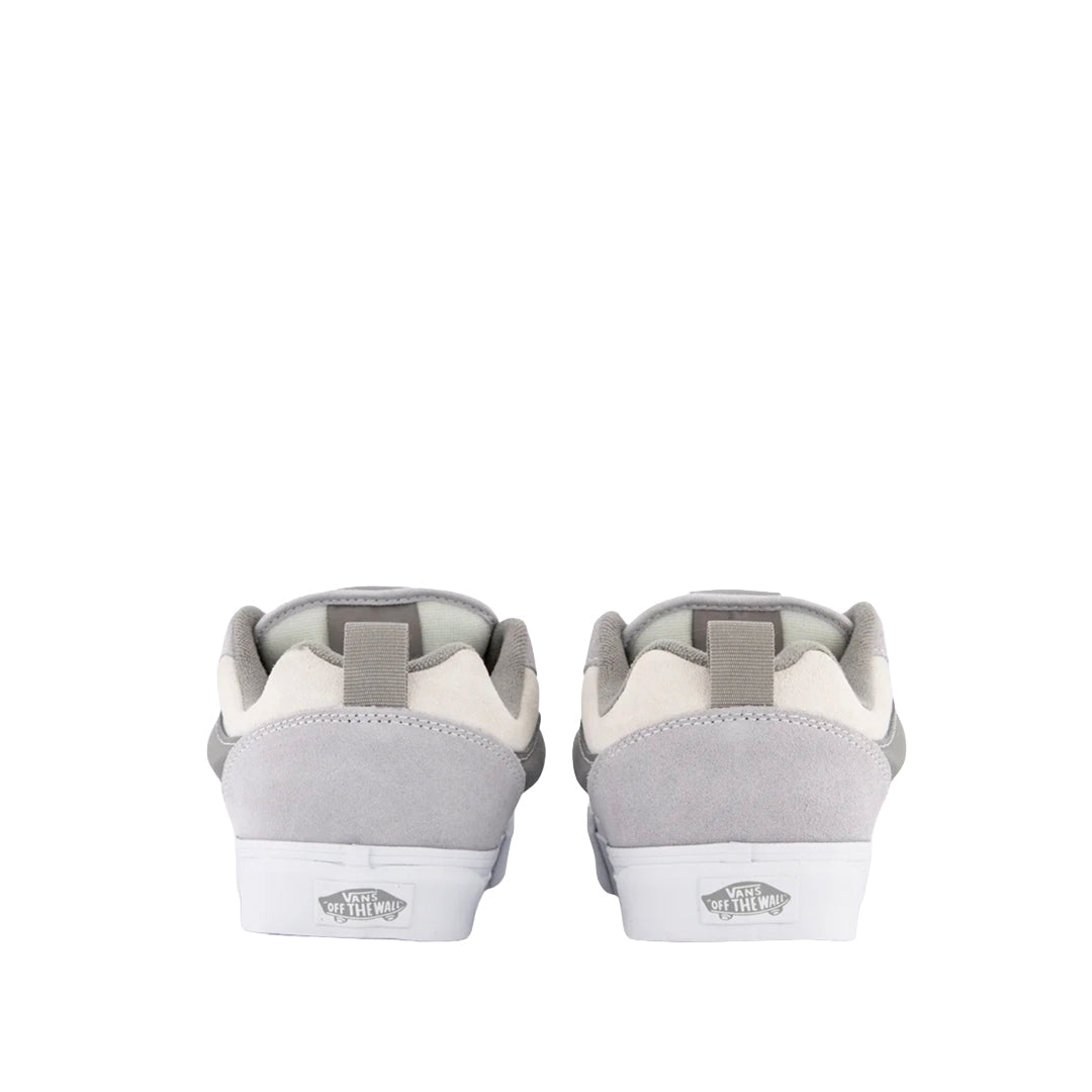 Tennis Knu Skool unisex color gris y negro